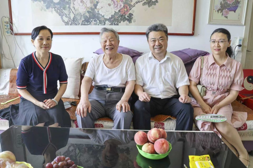 溫情關(guān)懷再出發(fā)——我院開展2025年離休干部大走訪活動